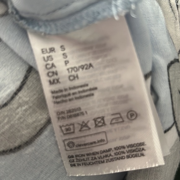 H&M Divided Busy Bunny Looney Tunes Short Sleeve Pattern Shirt, Size S - Picture 7 of 7